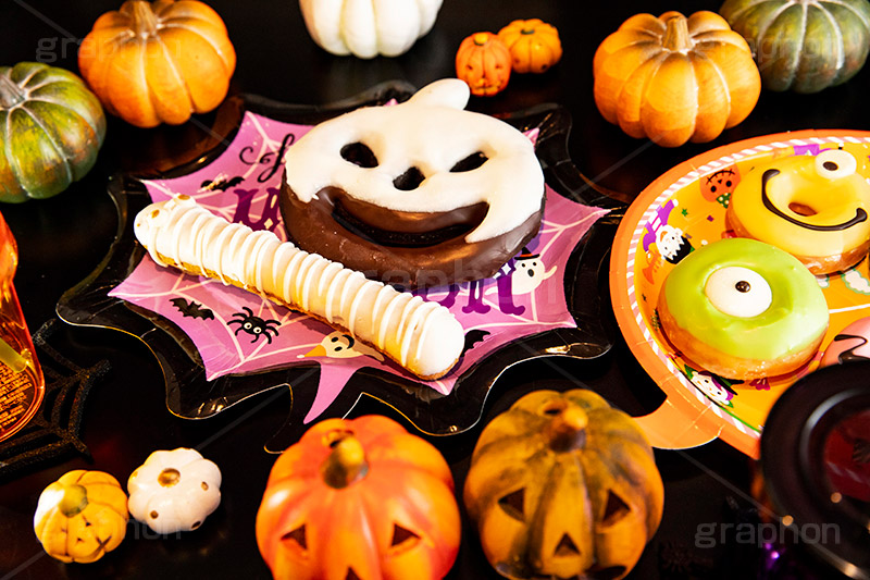 ハロウィンスイーツ,ハロウィン,ハロウィーン,はろうぃん,パーティー,お菓子,菓子,こども,子供,キッズ,ジャックオーランタン,ランタン,かぼちゃ,カボチャ,南瓜,ランタン,オーナメント,飾り,イベント,モンスター,おばけ,オバケ,ゴースト,スイーツ,秋,パンプキン,行事,ドーナツ,cake,ornament,kids,ghost,Halloween,party,pumpkin,donut,フルサイズ撮影