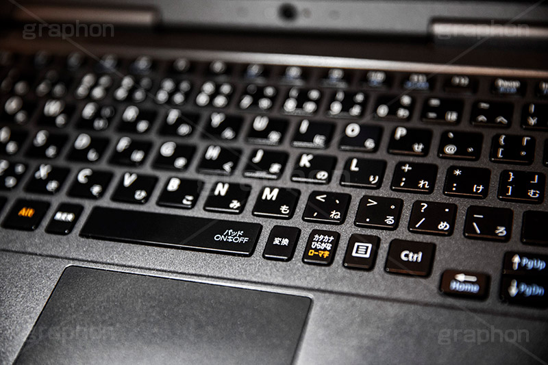 ノートパソコン,操作,キーボード,パソコン,タッチ,パット,ビジネス,仕事,PC,business,keyboard,digital,Internet,computer,インターネット,デジタル,フルサイズ撮影
