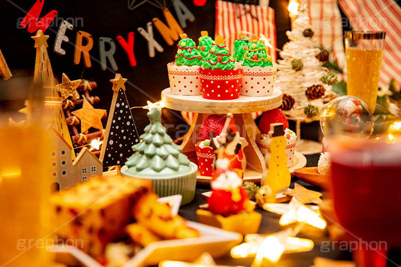 クリスマス･カップケーキ,クリスマスパーティー,クリスマス,パーティー,CHRISTMAS,party,cake,dessert,winter,tree,sugar,strawberry,手作り,ツリー,クリスマスツリー,オーナメント,ケーキ,スイーツ,デザート,冬,カップケーキ,甘い,シュガー,手作り,フルサイズ撮影