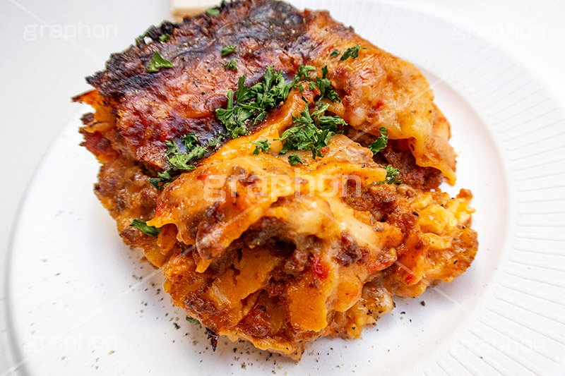 ラザニア,イタリア料理,イタリアン,ナポリ,パスタ,オーブン,焼き,焦げ,層,ミートソース,チーズ,パセリ,洋食