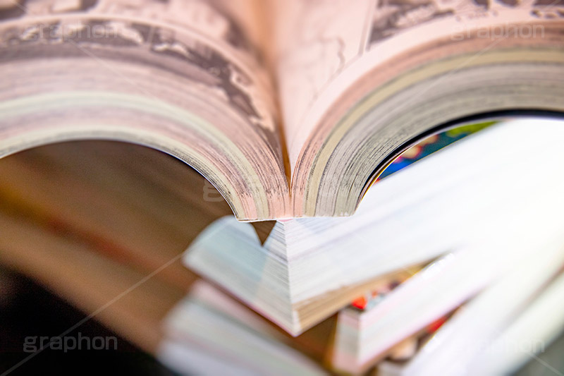 積まれた少年誌,少年誌,雑誌,積まれた漫画本,漫画,本,書籍,積む,漫画,マンガ,まんが,漫喫,読む,読書,コミック,comic,フルサイズ撮影