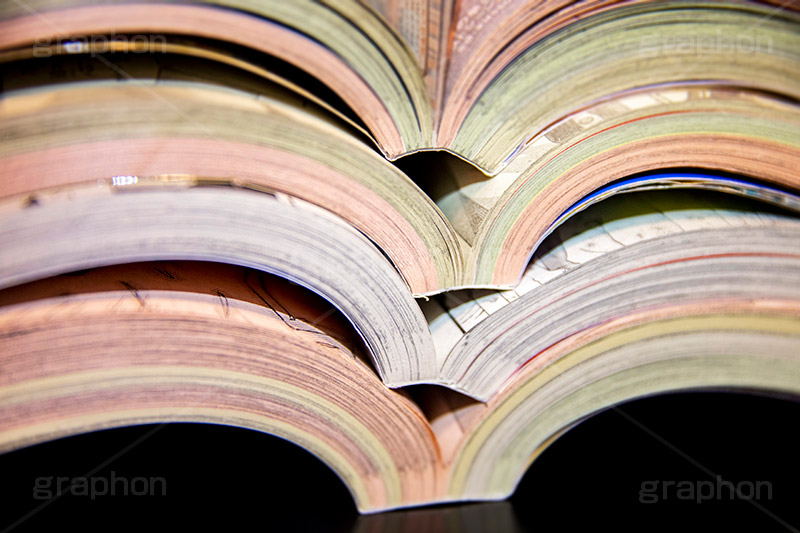 積まれた少年誌,少年誌,雑誌,積まれた漫画本,漫画,本,書籍,積む,漫画,マンガ,まんが,漫喫,読む,読書,コミック,comic,フルサイズ撮影