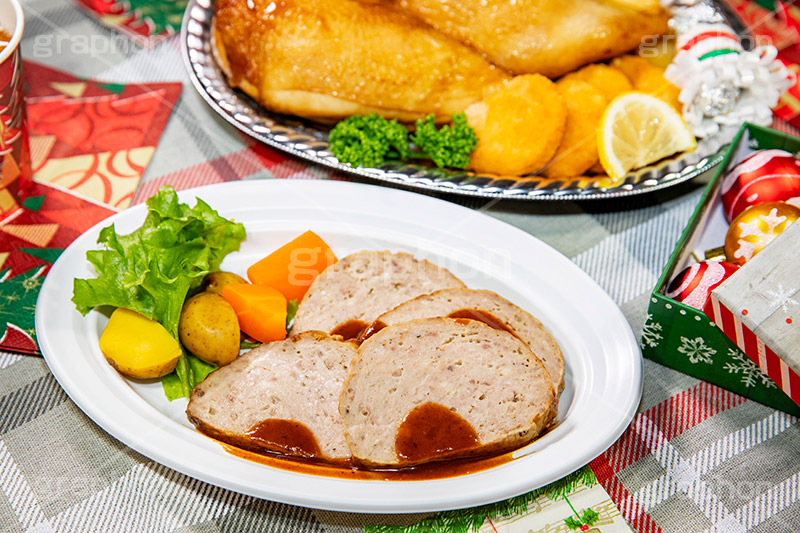 ミートローフ,ミンチ,焼く,オードブル,肉,クリスマスディナー,クリスマスパーティー,クリスマス,パーティー,ディナー,冬,洋食,ポテト,にんじん,ニンジン,レタス,燻製,ソース,伝統,CHRISTMAS,party,dinner,winter,フルサイズ撮影