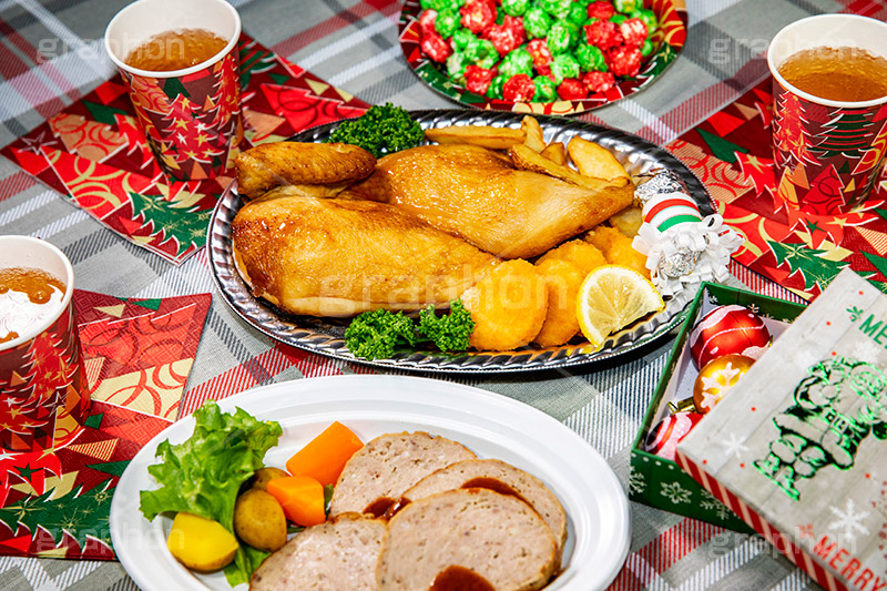 ローストチキン,チキン,もも,肉,鶏,鶏肉,クリスマスディナー,クリスマスパーティー,クリスマス,パーティー,ディナー,冬,オーブン,グリル,洋食,ポテト,ナゲット,パセリ,ミートローフ,ミンチ,焼く,七面鳥,chicken,CHRISTMAS,party,dinner,winter,フルサイズ撮影