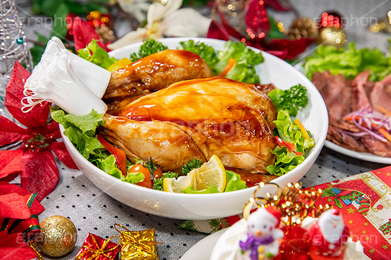 ローストチキン,チキン,もも,肉,鶏,鶏肉,クリスマスディナー,クリスマスパーティー,クリスマス,パーティー,七面鳥,ディナー,冬,オーブン,グリル,洋食,サラダ,パセリ,ポインセチア,オーナメント,ケーキ,クリスマスケーキ,丸焼き,chicken,CHRISTMAS,party,dinner,winter,フルサイズ撮影