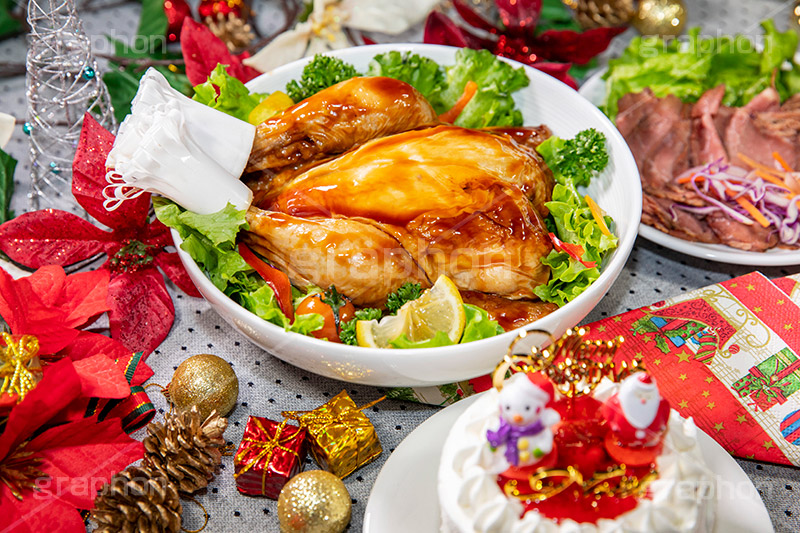 ローストチキン,チキン,もも,肉,鶏,鶏肉,クリスマスディナー,クリスマスパーティー,クリスマス,パーティー,七面鳥,ディナー,冬,オーブン,グリル,洋食,サラダ,パセリ,ポインセチア,ローストビーフ,オーナメント,ケーキ,クリスマスケーキ,丸焼き,chicken,CHRISTMAS,party,dinner,winter,フルサイズ撮影