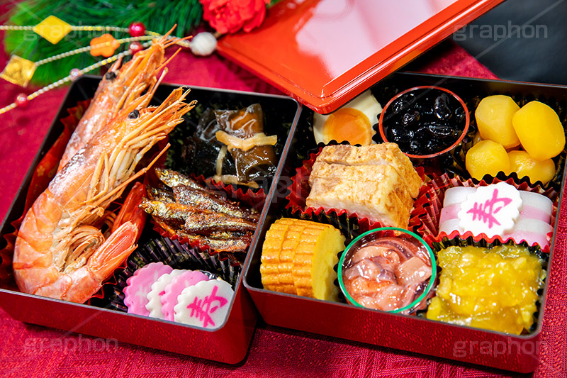 おせち,おせち料理,年賀状,年明け,正月,お正月,祝い,お祝い,和風,和食,日本食,伝統,イベント,パーティー,重箱,行事,賀正,焼き豚,焼豚,チャーシュー,煮卵,黒豆,栗きんとん,栗,塩辛,いか,イカ,なると,ナルト,寿,伊達巻,昆布,海老,エビ,えび,煮,ワカサギ,わかさぎ,甘露煮,かまぼこ,カマボコ,新年会,あけおめ,くり,フルサイズ撮影,party,event,japan