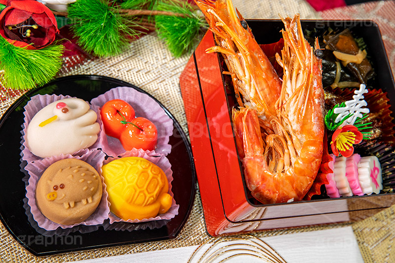 おせち,おせち料理,年賀状,年明け,正月,お正月,祝い,お祝い,和風,和食,日本食,伝統,イベント,パーティー,重箱,行事,賀正,寿,昆布,海老,エビ,えび,煮,ワカサギ,わかさぎ,甘露煮,なると,ナルト,新年会,あけおめ,和菓子,まんじゅう,饅頭,鶴,つる,亀,カメ,かめ,縁起,干支,亥,亥年,イノシシ,いのしし,さくらんぼ,サクランボ,フルサイズ撮影,party,event,japan