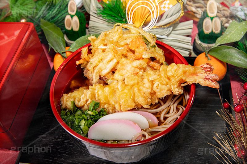 年越しそば,年越し蕎麦,３１日,年越し,大晦日,年末,ソバ,蕎麦,そば,だし,出汁,ダシ,蕎麦粉,日本料理,日本食,和食,つゆ,蕎麦汁,茹,えび,海老,海老天,えび天,てんぷら,天ぷら,かき揚げ,ねぎ,麺料理,麺類,年の瀬,正月,お正月,みかん,門松,重箱,おせち,蒲鉾,かまぼこ,カマボコ,紅白,japan,フルサイズ撮影