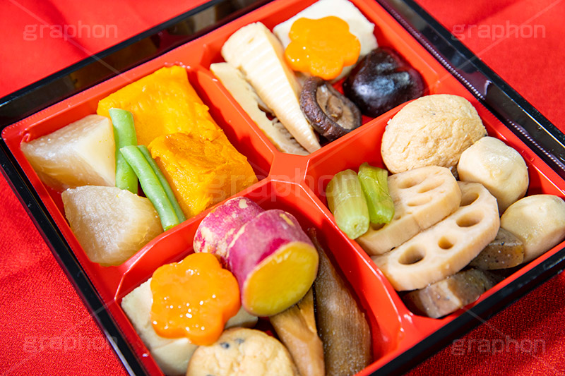 煮物,煮つけ,煮る,和,和食,日本食,japan,筑前煮,かぼちゃ,椎茸,しいたけ,シイタケ,大根,だいこん,ダイコン,がんもどき,サツマイモ,さつま芋,にんじん,人参,ニンジン,レンコン,里芋,ごぼう,ゴボウ,フルサイズ撮影