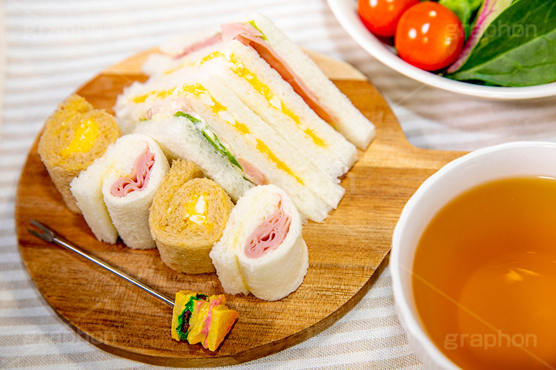 ミックスサンド,サンドイッチ,サンドウィッチ,モーニング,朝食,ハム,レタス,チーズ,玉子,たまご,卵,玉子サンド,ブレックファースト,パン,食パン,紅茶,ティーカップ,cup,tea,breakfast,mix,sandwich,morning,cheese,フルサイズ撮影