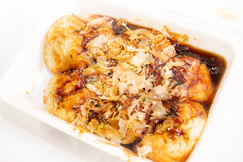 トロトロたこ焼き,たこ焼き,たこやき,タコヤキ,とろとろ,大阪名物,粉もん,小麦粉,青のり,かつお節,ソース,ソウルフード,日本料理,日本食,和食,アツアツ,あつあつ,熱々,たこ,タコ,ファーストフード,ファストフード,フルサイズ撮影,祭り,夏祭り,屋台,出店,露店,japan