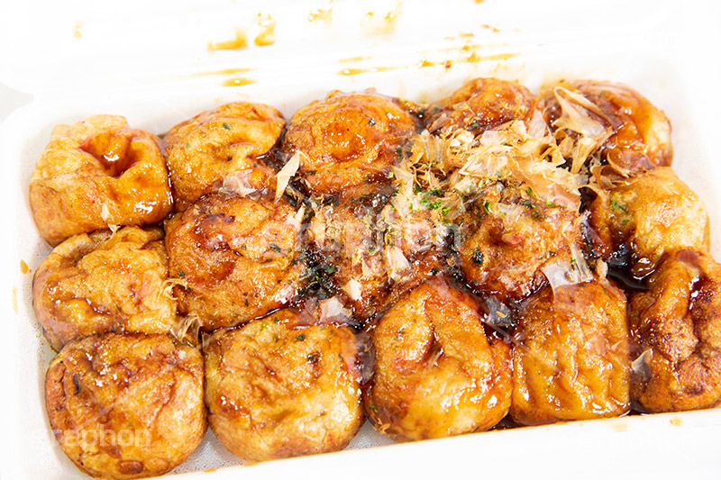 トロトロたこ焼き,たこ焼き,たこやき,タコヤキ,とろとろ,大阪名物,粉もん,小麦粉,青のり,かつお節,ソース,ソウルフード,日本料理,日本食,和食,アツアツ,あつあつ,熱々,たこ,タコ,ファーストフード,ファストフード,フルサイズ撮影,祭り,夏祭り,屋台,出店,露店,japan