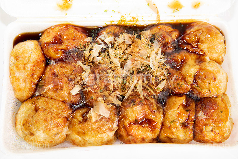トロトロたこ焼き,たこ焼き,たこやき,タコヤキ,とろとろ,大阪名物,粉もん,小麦粉,青のり,かつお節,ソース,ソウルフード,日本料理,日本食,和食,アツアツ,あつあつ,熱々,たこ,タコ,ファーストフード,ファストフード,フルサイズ撮影,祭り,夏祭り,屋台,出店,露店,japan