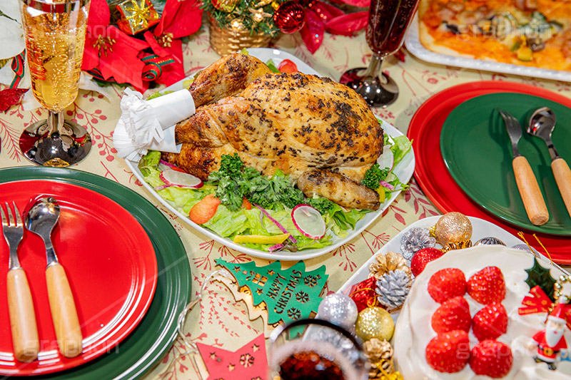 クリスマスディナー,ローストチキン,チキン,もも,肉,鶏,鶏肉,クリスマスパーティー,クリスマス,パーティー,七面鳥,chicken,CHRISTMAS,party,dinner,winter,cake,cream,生クリーム,クリーム,ディナー,冬,オーブン,グリル,洋食,サラダ,パセリ,フルサイズ撮影,オーナメント,ケーキ,クリスマスケーキ,コーディネート,シャンパン,オードブル,ハーブ