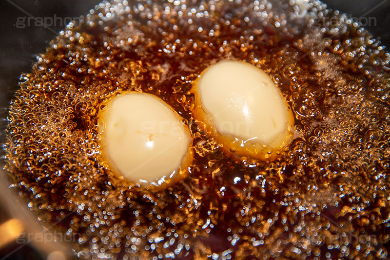 煮卵,味玉,卵,たまご,タマゴ,煮る,和食,日本食,つまみ,おつまみ,鍋,泡,キッチン,台所,調理,料理,kitchen,egg,japan,フルサイズ撮影
