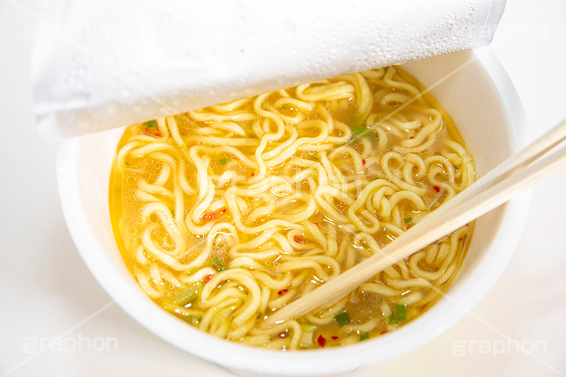 カップラーメン,ラーメン,らーめん,麺,麺類,中華麺,麺料理,国民食,日本拉麺,カップ麺,カップ,即席,インスタント,箸,はし,割り箸,割りばし,Ramen,Chinese noodles,フルサイズ撮影