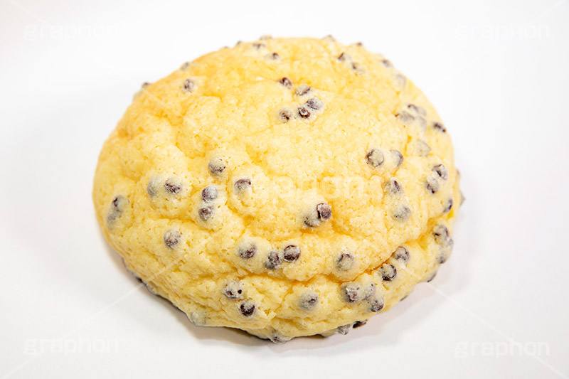 チョコチップメロンパン,チョコチップ,メロンパン,パン,ぱん,ブレックファースト,朝食,おやつ,菓子パン,スイーツ,甘い,砂糖,チョコレート,chocolate,bread,breakfast,sugar,フルサイズ撮影