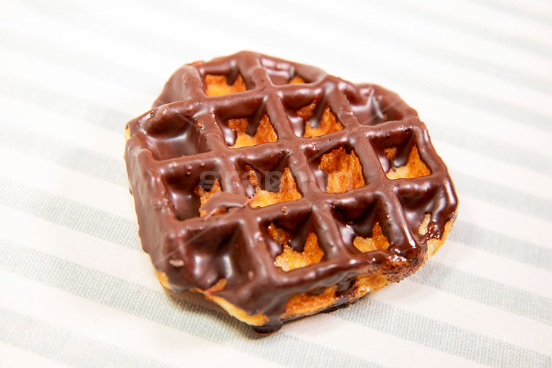 チョコレートワッフル,チョコレート,チョコ,コーティング,ワッフル,焼き,甘い,デザート,スイーツ,おやつ,カフェ,バター,垂れ,chocolate,waffle,cake,dessert,sweet,cafe,butter