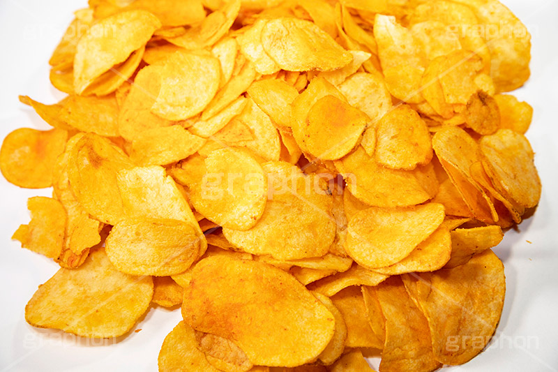 ポテトチップス,ポテトチップ,辛い,チリ,ぽてち,ポテチ,スナック,菓子,スイーツ,おやつ,つまむ,塩,しょっぱい,油,お菓子,ジャンクフード,フルサイズ撮影