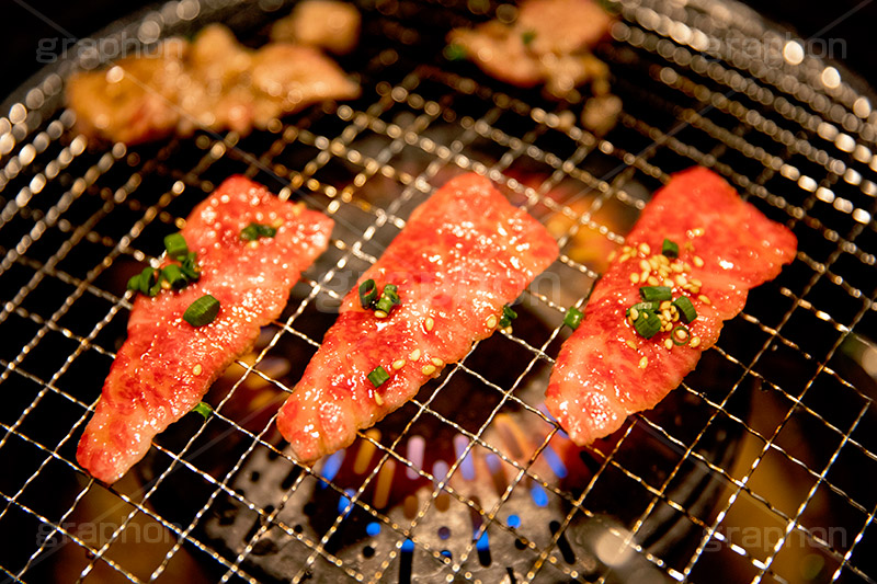 焼肉,焼き肉,やきにく,焼く,にく,肉,網,肉食,直火,煙,カルビ,網,フルサイズ撮影