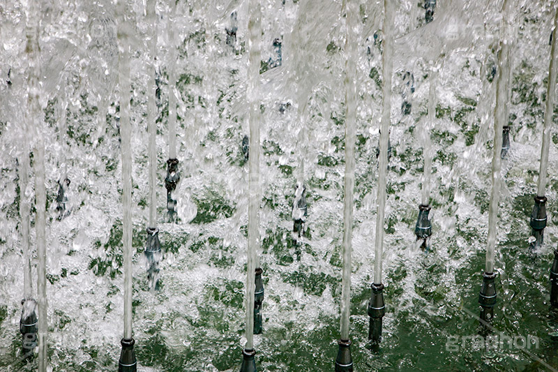 噴水の水しぶき,水しぶき,泡,噴水,水滴,水,テクスチャ,テクスチャー,水撒き,水まき,散布,散水,フルサイズ撮影,水系,公園,1/8000,water,texture,park