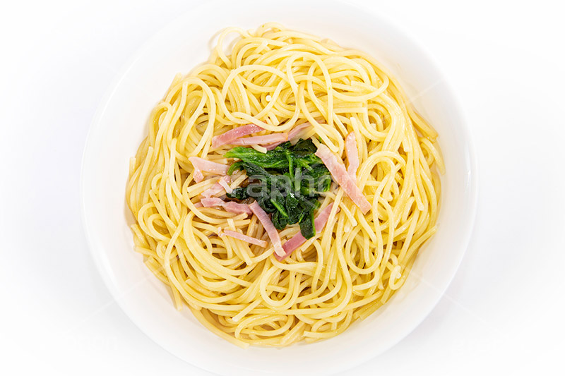 ベーコンとホウレンソウの和風パスタ,ベーコン,ホウレンソウ,ほうれん草,和風,パスタ,スパゲティ,洋食,麺料理,麺類,pasta,フルサイズ撮影