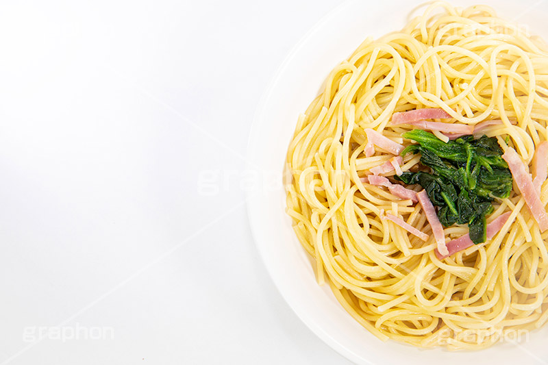 ベーコンとホウレンソウの和風パスタ,ベーコン,ホウレンソウ,ほうれん草,和風,パスタ,スパゲティ,洋食,麺料理,麺類,pasta,フルサイズ撮影