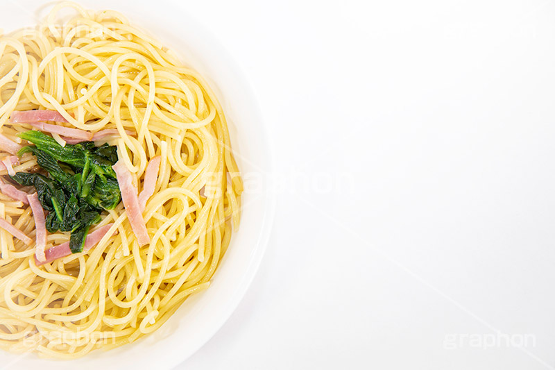 ベーコンとホウレンソウの和風パスタ,ベーコン,ホウレンソウ,ほうれん草,和風,パスタ,スパゲティ,洋食,麺料理,麺類,pasta,フルサイズ撮影