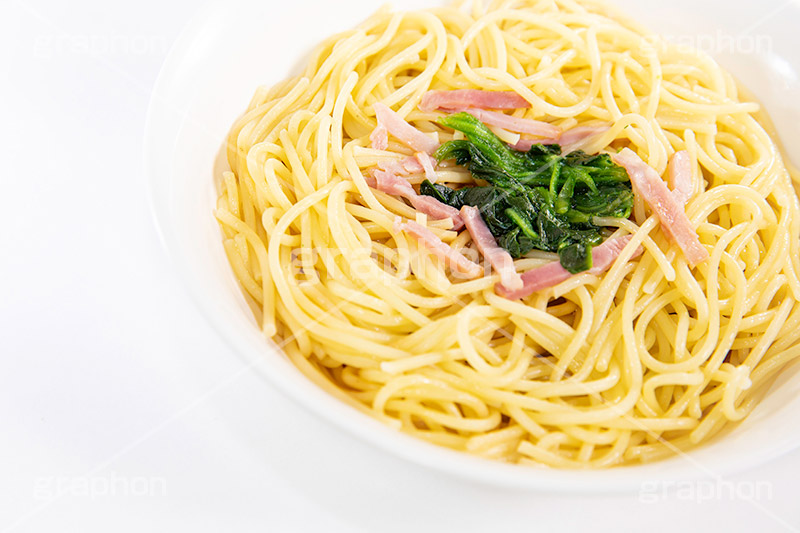 ベーコンとホウレンソウの和風パスタ,ベーコン,ホウレンソウ,ほうれん草,和風,パスタ,スパゲティ,洋食,麺料理,麺類,pasta,フルサイズ撮影