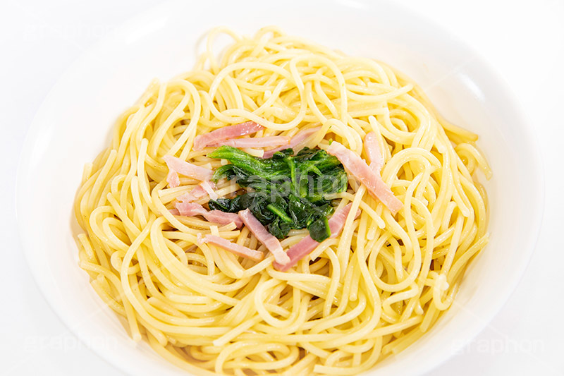 ベーコンとホウレンソウの和風パスタ,ベーコン,ホウレンソウ,ほうれん草,和風,パスタ,スパゲティ,洋食,麺料理,麺類,pasta