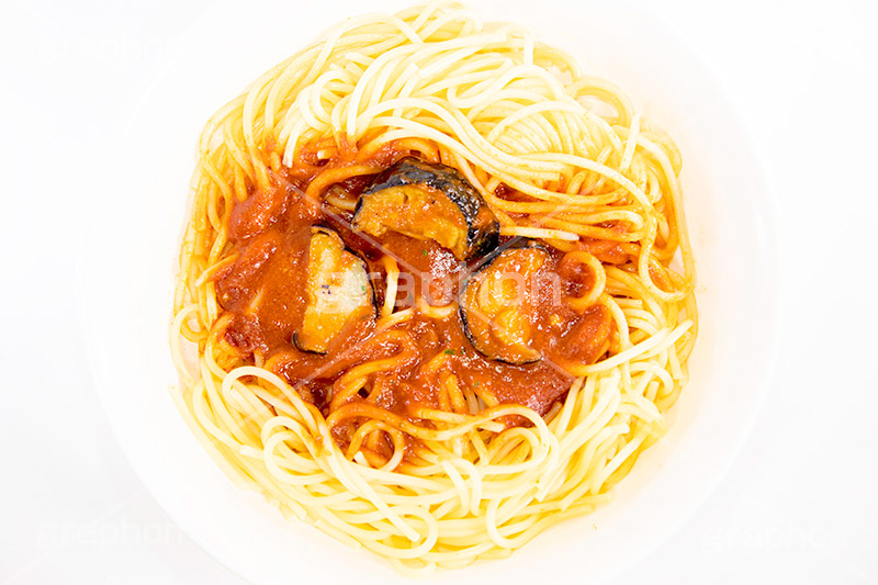茄子のミートソースパスタ,ミートソースパスタ,ミートソーススパゲティ,ミートソース,ミート,ひき肉,なす,茄子,ソース,パスタ,オイル,油,高カロリー,カロリー,洋食,麺料理,麺類,フルサイズ撮影,pasta
