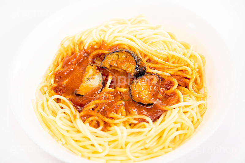 茄子のミートソースパスタ,ミートソースパスタ,ミートソーススパゲティ,ミートソース,ミート,ひき肉,なす,茄子,ソース,パスタ,オイル,油,高カロリー,カロリー,洋食,麺料理,麺類,フルサイズ撮影,pasta