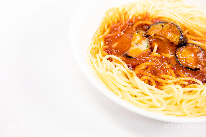 茄子のミートソースパスタ,ミートソースパスタ,ミートソーススパゲティ,ミートソース,ミート,ひき肉,なす,茄子,ソース,パスタ,オイル,油,高カロリー,カロリー,洋食,麺料理,麺類,フルサイズ撮影,pasta