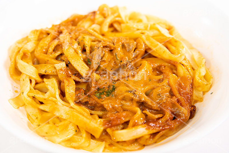 ボロネーゼ,ミートソース,ミート,ひき肉,牛肉,キノコ,きのこ,ソース,パスタ,オイル,油,高カロリー,カロリー,洋食,麺料理,麺類,フルサイズ撮影,pasta