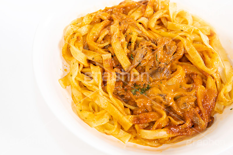 ボロネーゼ,ミートソース,ミート,ひき肉,牛肉,キノコ,きのこ,ソース,パスタ,オイル,油,高カロリー,カロリー,洋食,麺料理,麺類,フルサイズ撮影,pasta