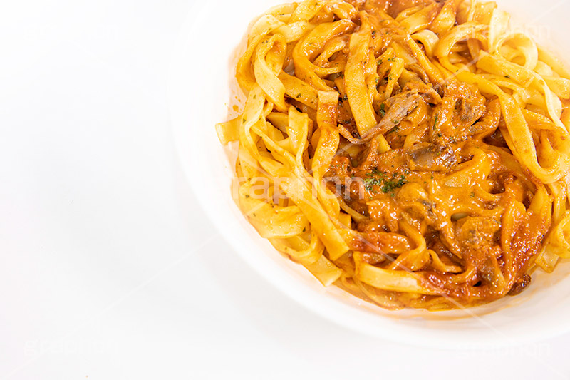 ボロネーゼ,ミートソース,ミート,ひき肉,牛肉,キノコ,きのこ,ソース,パスタ,オイル,油,高カロリー,カロリー,洋食,麺料理,麺類,フルサイズ撮影,pasta