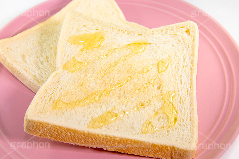 トーストにハチミツ,ハチミツ,蜂蜜,はちみつ,トースト,食パン,パン,ぱん,ブレックファースト,朝食,小麦,生地,発酵,焼く,甘い,bread,breakfast,フルサイズ撮影