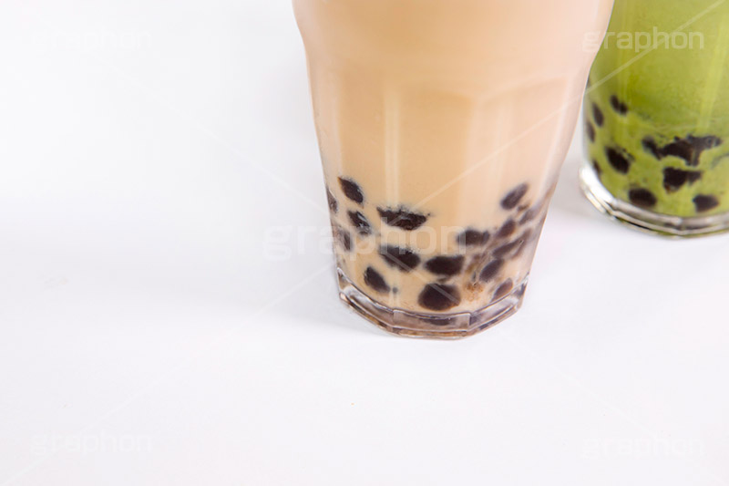 タピオカミルクティー,タピオカティー,タピオカ,ミルクティー,ティー,紅茶,お茶,抹茶,飲料,流行り,台湾,デンプン,粒々,甘い,タピ,スイーツ,デザート,ドリンク,黒蜜,グラス,コップ,drink,dessert,tapioca,milktea,フルサイズ撮影