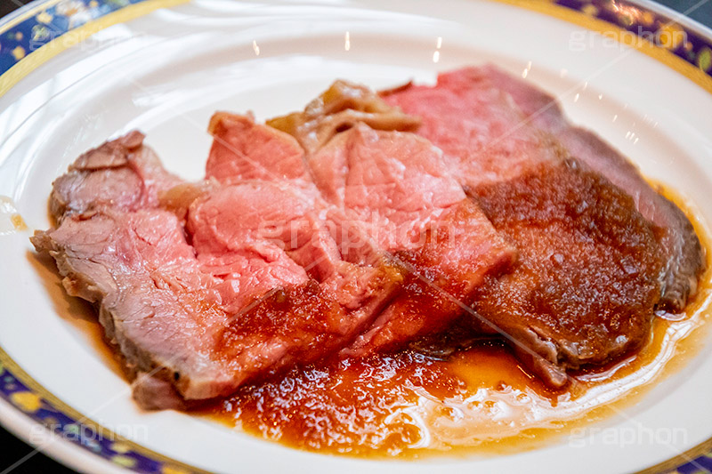 ローストビーフ,洋食,牛肉,肉,ビーフ,beef,赤身,脂,脂質,ビュッフェ,ブッフェ,バイキング,食べ放題,皿,つまみ,おつまみ,ソース,タレ