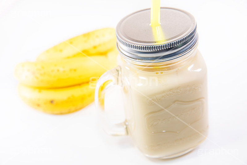 バナナジュース,バナナ,ジュース,ドリンク,スイーツ,流行,スムージー,ミルク,ストロー,メイソンジャー,milk,drink,banana,フルサイズ撮影