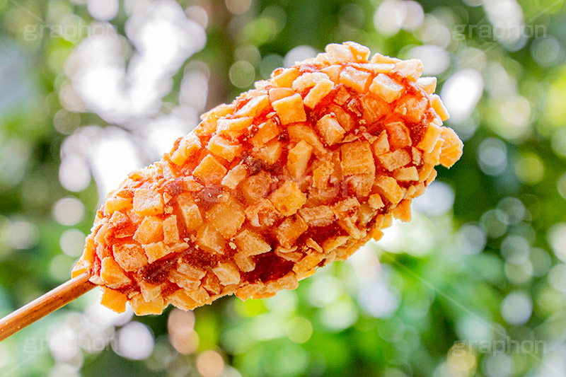 チーズハットグ,チーズドック,ホットドッグ,アメリカンドッグ,ファーストフード,ジャンクフード,カロリー,食べ歩き,韓国グルメ,スナック,流行り,串,チーズ,伸びる,ソーセージ,ウィンナー,ジャガイモ,じゃがいも,ポテト,potato,cheese,snack