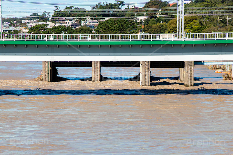 台風の傷跡,調布取水堰,取水堰,水門,洪水,浸水,濁流,水位,危険,被災,氾濫,決壊,堤防,水害,ハザードマップ,台風,大雨,嵐,豪雨,天災,災害,避難,非常,傷,被害,事件,事故,多摩川,川,川原,河川敷,一級河川,玉川,河川,神奈川,typhoon,disaster,japan,2019