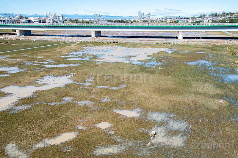 台風の傷跡,洪水,浸水,濁流,水位,危険,被災,氾濫,決壊,堤防,水害,ハザードマップ,台風,大雨,嵐,豪雨,天災,災害,避難,非常,傷,被害,事件,事故,多摩川,川原,河川敷,一級河川,玉川,河川,グランド,グラウンド,野球グランド,ground,sports,神奈川,typhoon,disaster,japan,2019