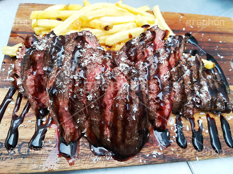 タリアータ,肉,肉食,ビーフ,イタリアン,薄切り,バルサミコ酢,レア,つまみ,おつまみ,居酒屋,バル,ポテト,フライドポテト,potato,beef,スマホ撮影