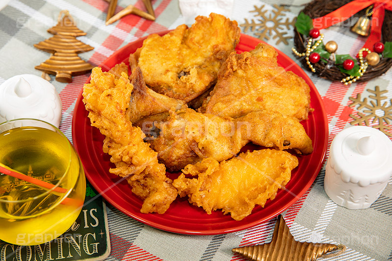 クリスマスパーティー,クリスマス,パーティー,フライドチキン,チキン,フライ,鶏,もも,ジューシー,揚げ,ファーストフード,ファストフード,洋食,サクサク,脂,脂質,肉,chicken,Christmas,party,フルサイズ撮影