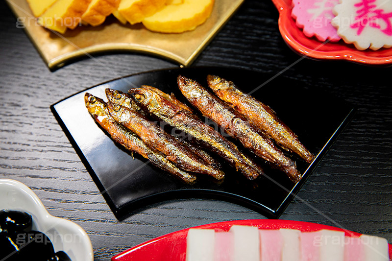 おせちの準備,ワカサギ,わかさぎ,甘露煮,おせち,おせち料理,年賀状,年明け,正月,お正月,祝い,お祝い,和風,和食,日本食,伝統,イベント,パーティー,行事,賀正,煮,煮物,新年会,あけおめ,party,event,japan,フルサイズ撮影