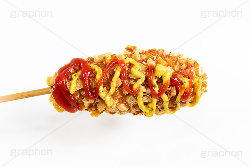 チーズハットグ,チーズドック,ホットドッグ,アメリカンドッグ,ファーストフード,ジャンクフード,カロリー,食べ歩き,韓国グルメ,スナック,流行り,串,チーズ,伸びる,ソーセージ,ウィンナー,ジャガイモ,じゃがいも,ポテト,ケチャップ,マスタード,potato,cheese,snack,フルサイズ撮影
