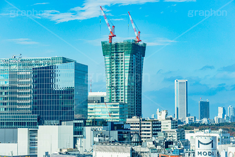 渋谷の街並み,パークコート渋谷ザタワー,タワー,高層マンション,建設中,工事,クレーン,重機,都市開発,渋谷,しぶや,マンション,高級,代々木,スクランブルスクエア,shibuya,japan,tower,crane,2021