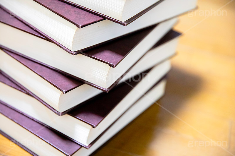 積まれた本,本,辞書,辞典,百科事典,積む,書籍,読む,読書,book,フルサイズ撮影
